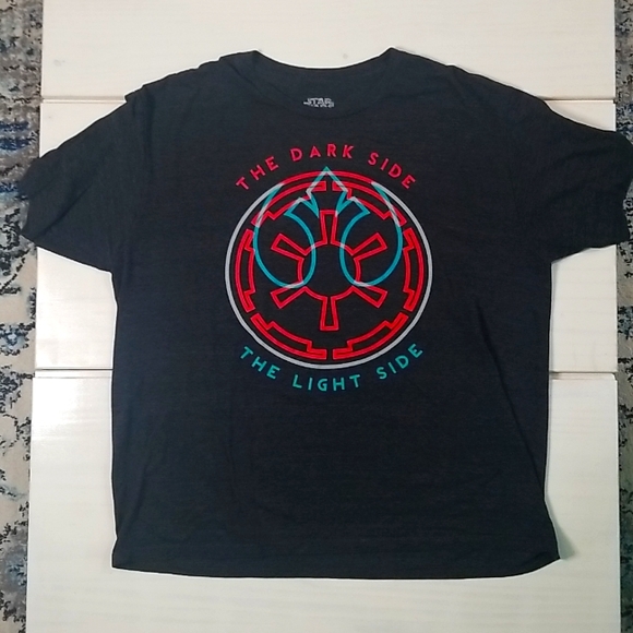 Star Wars: The Dark Side The Light Side Tee Shirt - Picture 2 of 3